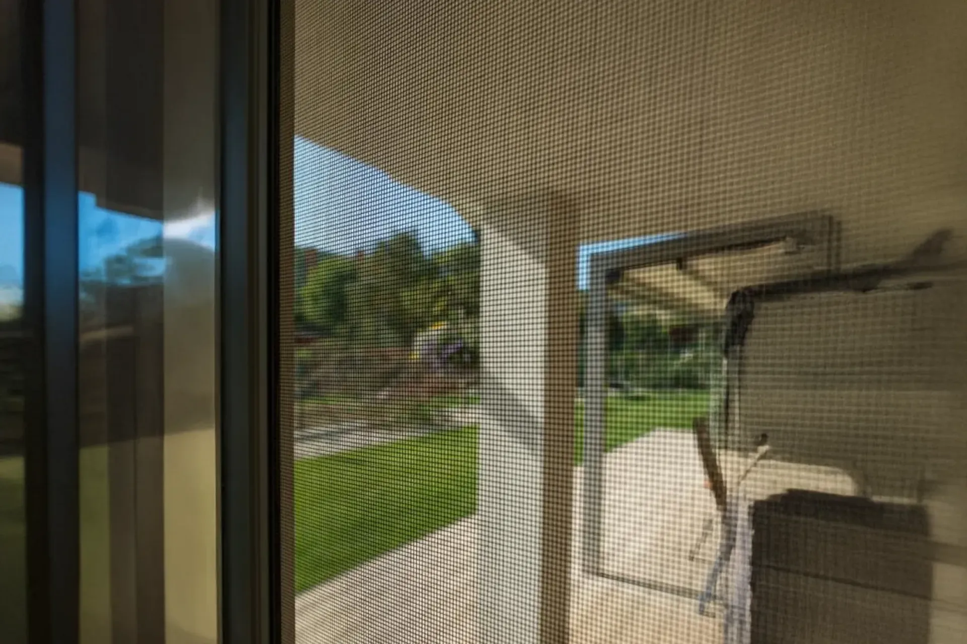 Okenní rolovací síť proti hmyzu Rolo klik