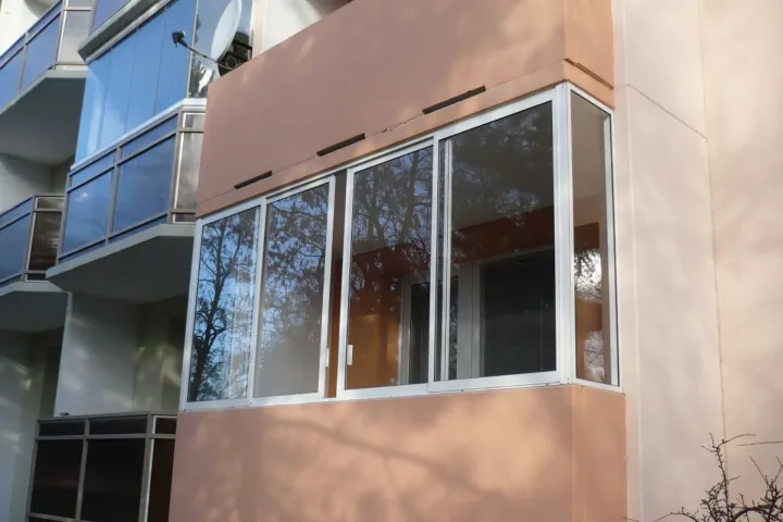 Zasklení lodžií a balkonů