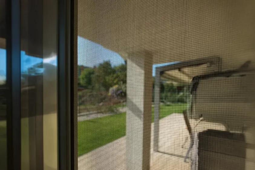 Okenní rolovací síť proti hmyzu Rolo klik