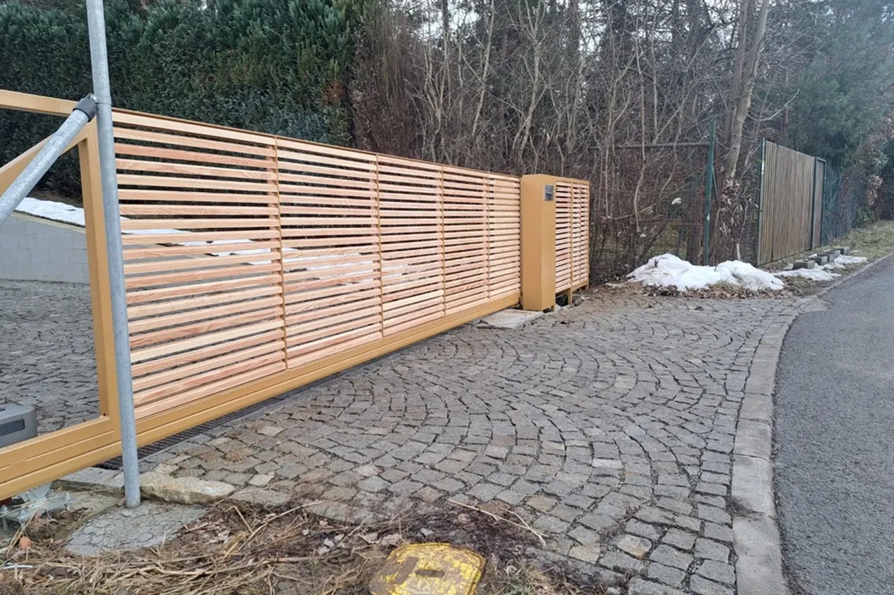 Pojezdová brána na míru