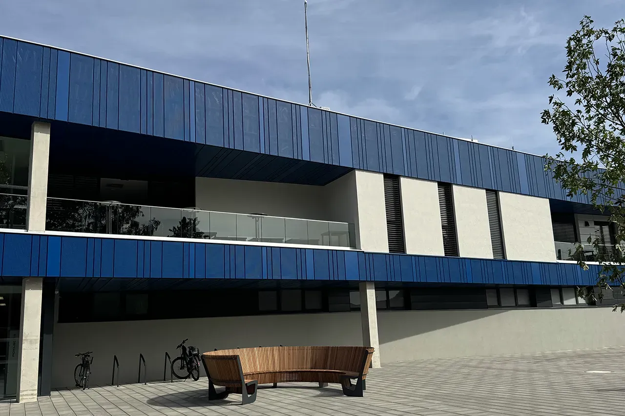 Venkovní a vnitřní žaluzie pro zimní stadion v Uherském Hradišti